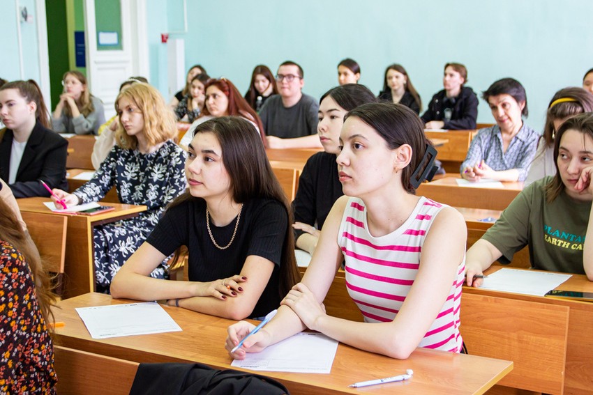 'Тотальный диктант' написали в Елабужском институте КФУ 'Тотальный диктант' написали в Елабужском институте КФУ