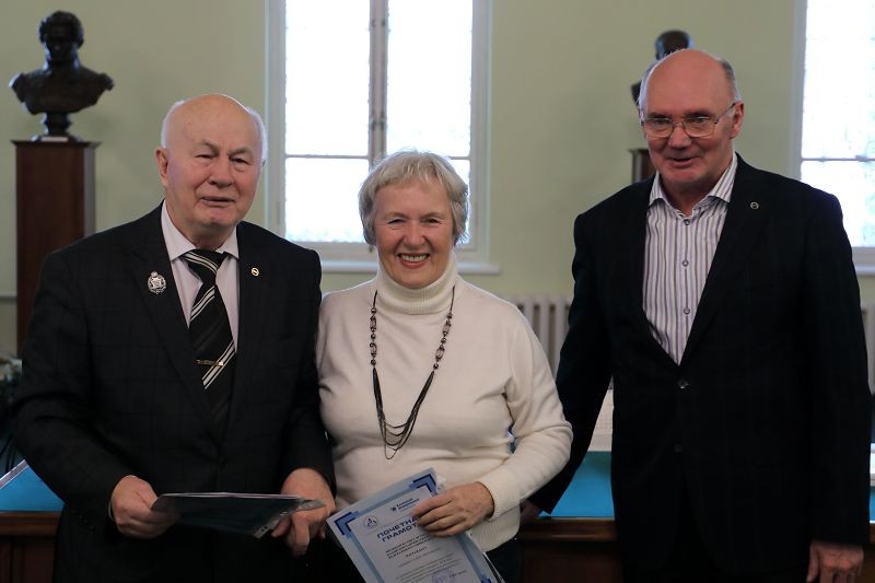 В Музее истории КФУ состоялась церемония награждения активистов Совета ветеранов В Музее истории КФУ состоялась церемония награждения активистов Совета ветеранов