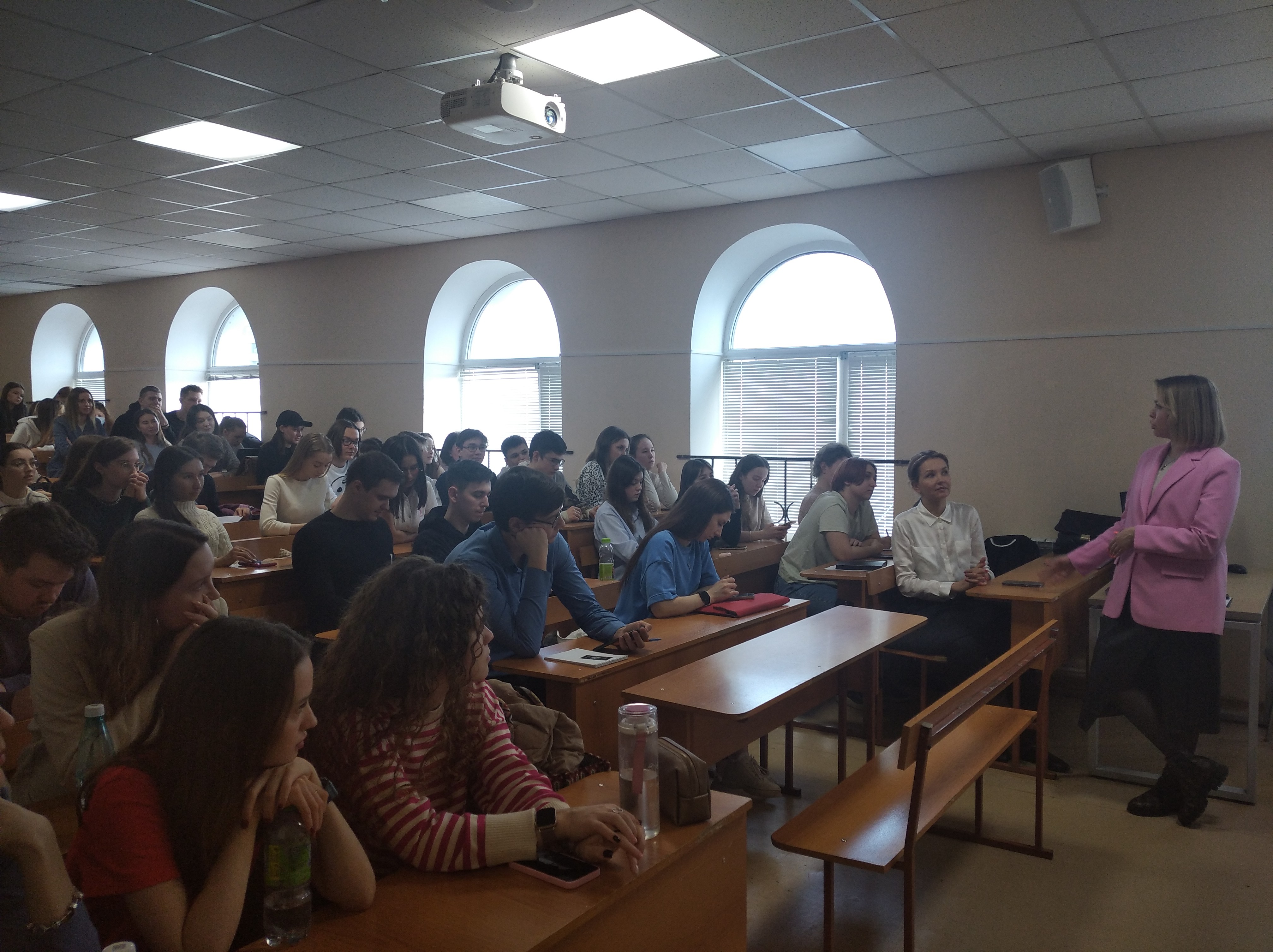 22 марта 2023 года в ИУЭФ КФУ состоялась встреча студентов выпускных курсов с сотрудниками Центра бухгалтерского и налогового сопровождения (ЦБиНС) Центра обслуживания бизнеса ПАО 'Татнефть' 22 марта 2023 года в ИУЭФ КФУ состоялась встреча студентов выпускных курсов с сотрудниками Центра бухгалтерского и налогового сопровождения (ЦБиНС) Центра обслуживания бизнеса ПАО 'Татнефть'