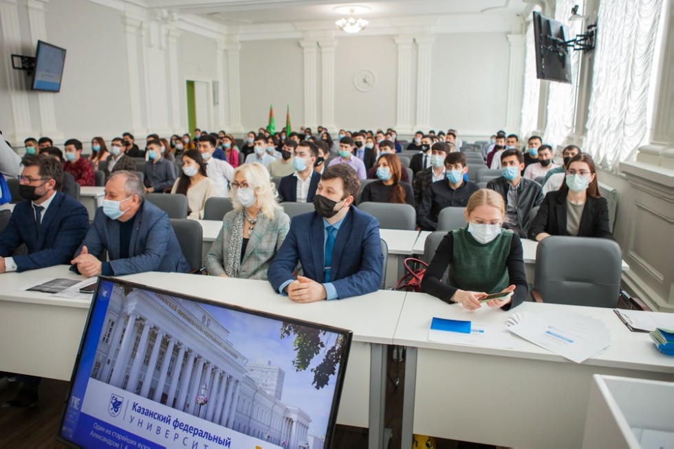 В Елабужский институт КФУ прибыл Генеральный консул Туркменистана в Казани В Елабужский институт КФУ прибыл Генеральный консул Туркменистана в Казани