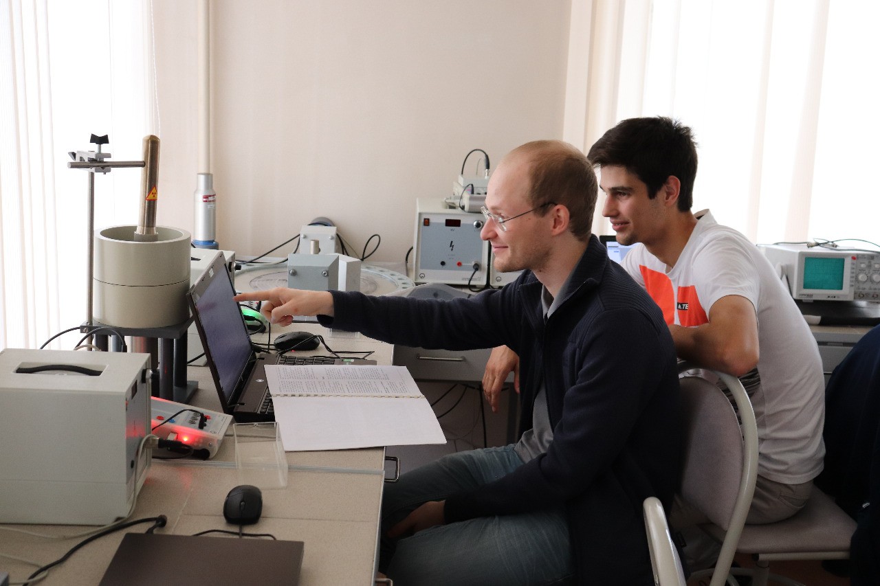 Innsbruck students learn to turn chemical elements