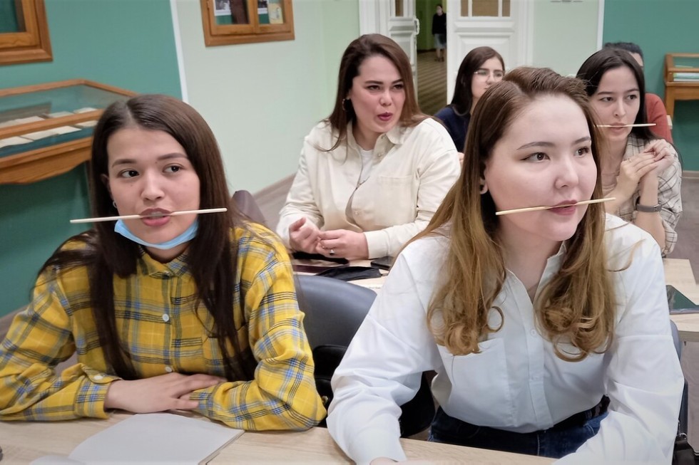 Очередное занятие в в КдИС 'О русском на русском интересно' Очередное занятие в в КдИС 'О русском на русском интересно'