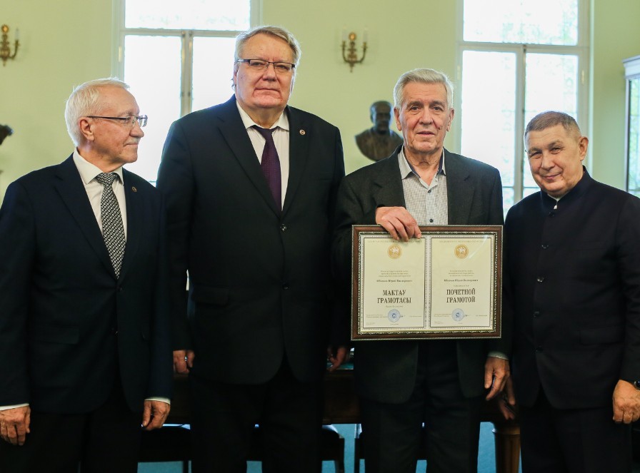 Ученый Института математики и механики им. Н.И. Лобачевского отмечен Академией наук Татарстана Ученый Института математики и механики им. Н.И. Лобачевского отмечен Академией наук Татарстана