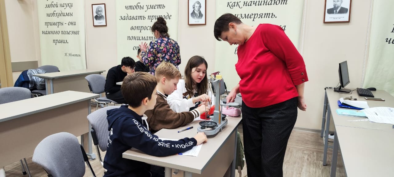 8 ноября преподаватели Института физики провели занятия для учащихся частной школы 'Тринити' города Казань! 8 ноября преподаватели Института физики провели занятия для учащихся частной школы 'Тринити' города Казань!