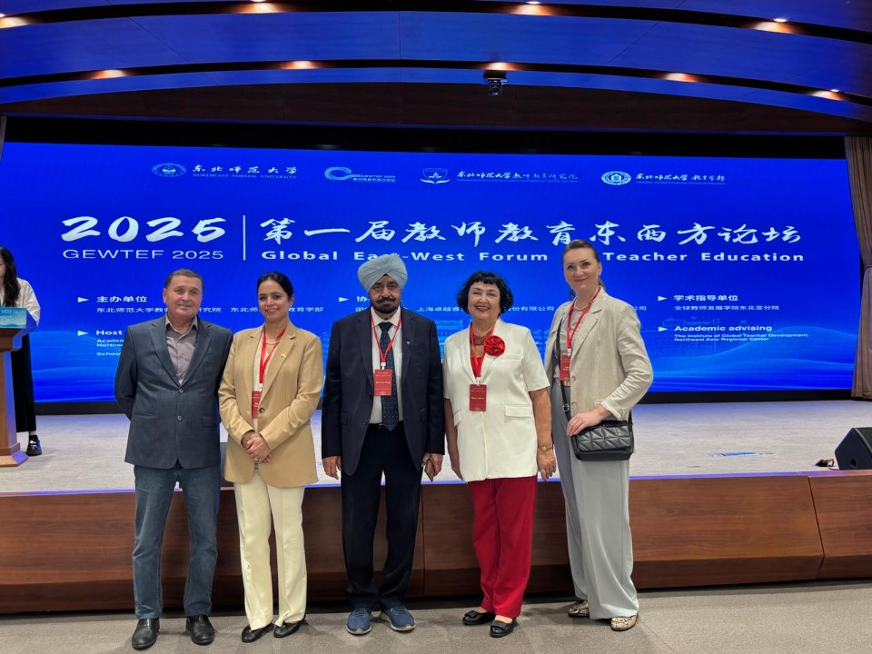 Опыт Казанского федерального университета представлен на Глобальном Восточно-Западном Форуме по педагогическому образованию в Китае Опыт Казанского федерального университета представлен на Глобальном Восточно-Западном Форуме по педагогическому образованию в Китае