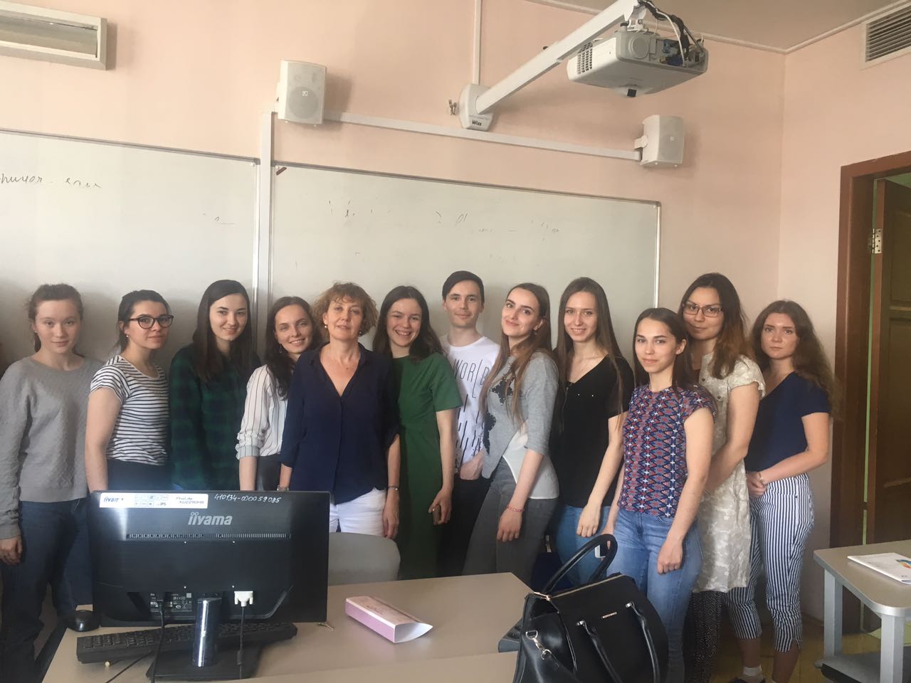 Французская романистка Gaëlle Joss в гостях у лингвистов Французская романистка Gaëlle Joss в гостях у лингвистов