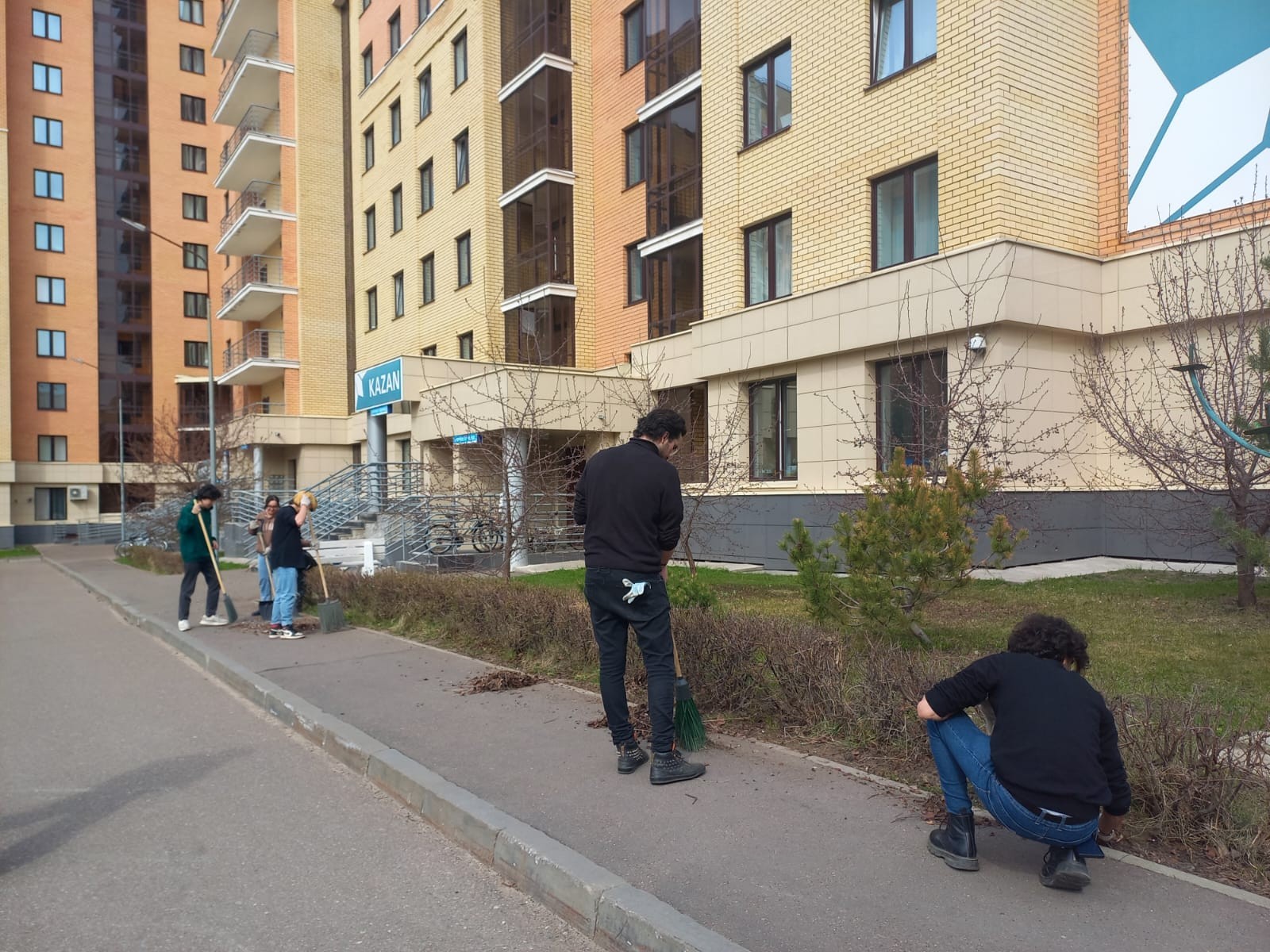 На территории Деревни Универсиады прошли субботники На территории Деревни Универсиады прошли субботники