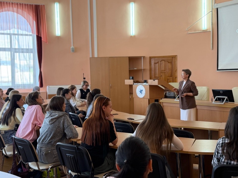 Обучающиеся Института встретились с лидерами казанского образования в рамках проекта 'Адым' Обучающиеся Института встретились с лидерами казанского образования в рамках проекта 'Адым'