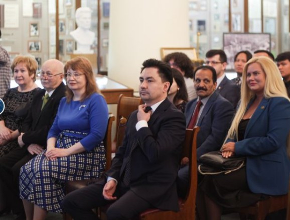 ������������ ������ ��������� ���  ������ ������� �  �����������, ����������� 50-����� ����� ����������������� ������ ���������� ������������