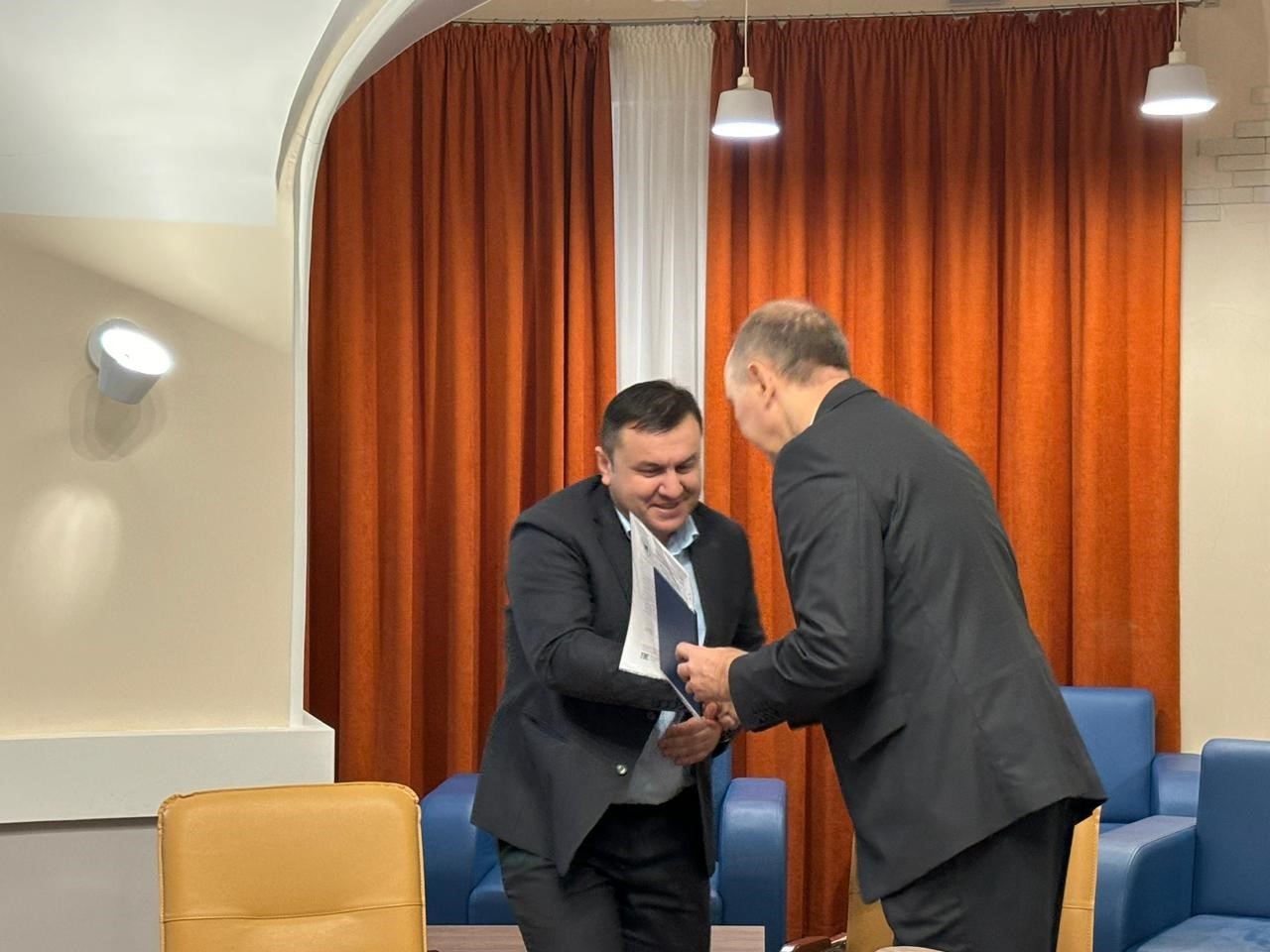 В Институте психологии и образования преподавателям Шахрисабзского государственного педагогического института вручили документы о повышении квалификации В Институте психологии и образования преподавателям Шахрисабзского государственного педагогического института вручили документы о повышении квалификации