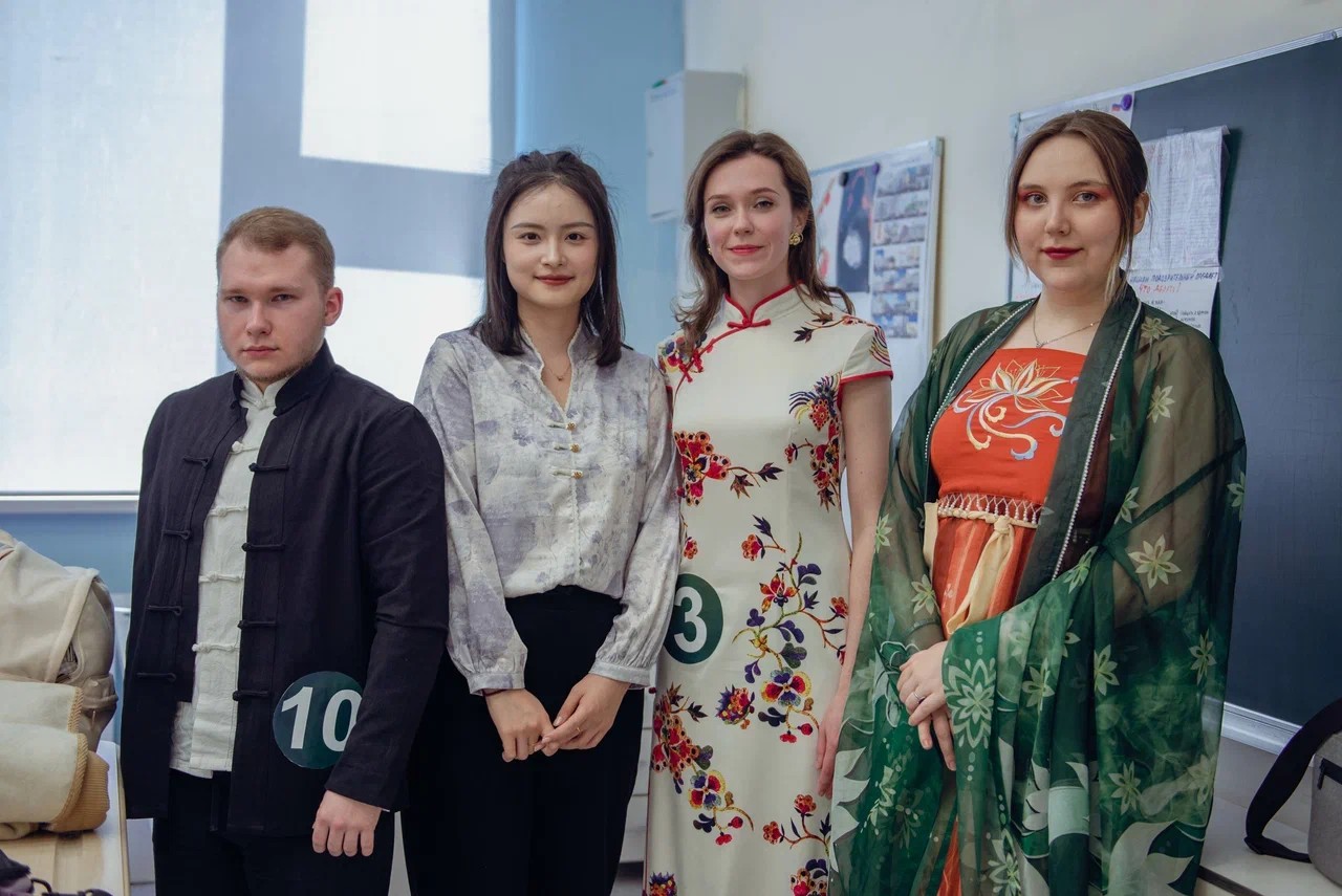 В Казани завершился отборочный этап Всемирного студенческого конкурса китайского языка 'Китайский мост' В Казани завершился отборочный этап Всемирного студенческого конкурса китайского языка 'Китайский мост'