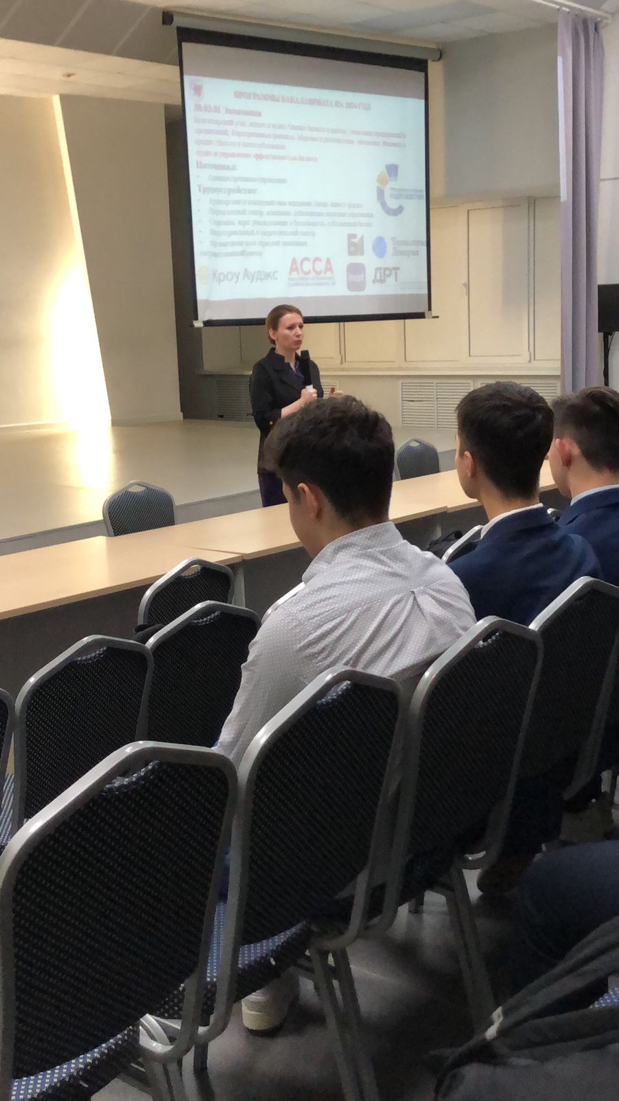 Преподаватели ИУЭиФ посетили 19 гимназию с углубленным изучением иностранных языков г. Казань с целью профориентации учащихся 10-11 классов. Преподаватели ИУЭиФ посетили 19 гимназию с углубленным изучением иностранных языков г. Казань с целью профориентации учащихся 10-11 классов.