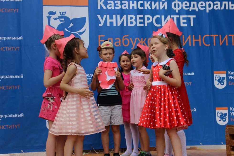 Все мы родом из детства Все мы родом из детства