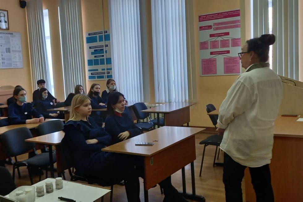 Старшеклассники ОШ 'Университетская' приняли участие в мероприятии, приуроченном ко дню экспертно-криминалистической службы МВД России Старшеклассники ОШ 'Университетская' приняли участие в мероприятии, приуроченном ко дню экспертно-криминалистической службы МВД России