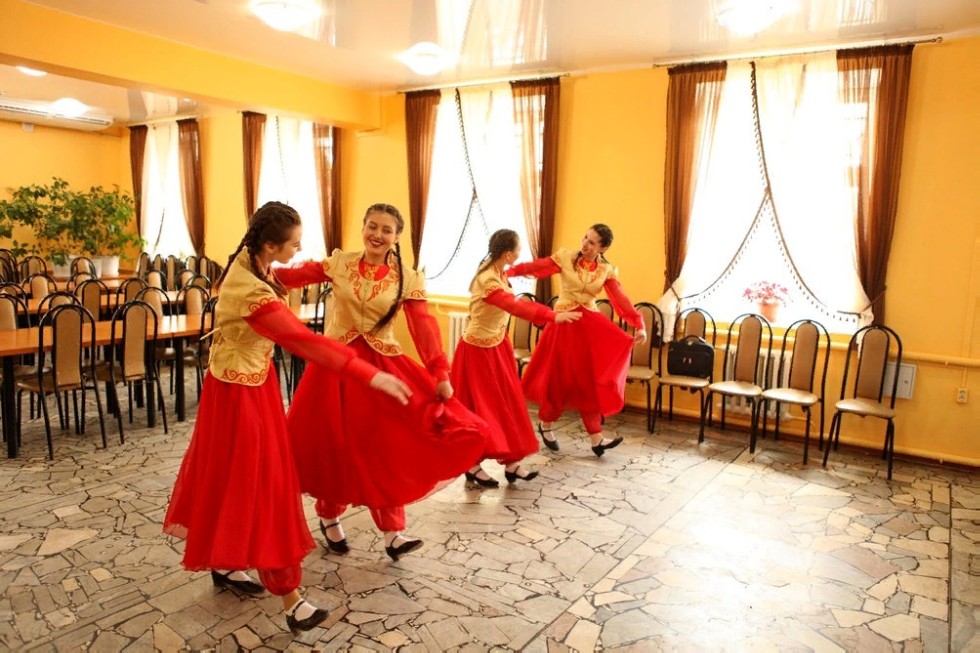 'Поклонимся великим тем годам': День Победы встретили в Елабужском институте КФУ 'Поклонимся великим тем годам': День Победы встретили в Елабужском институте КФУ