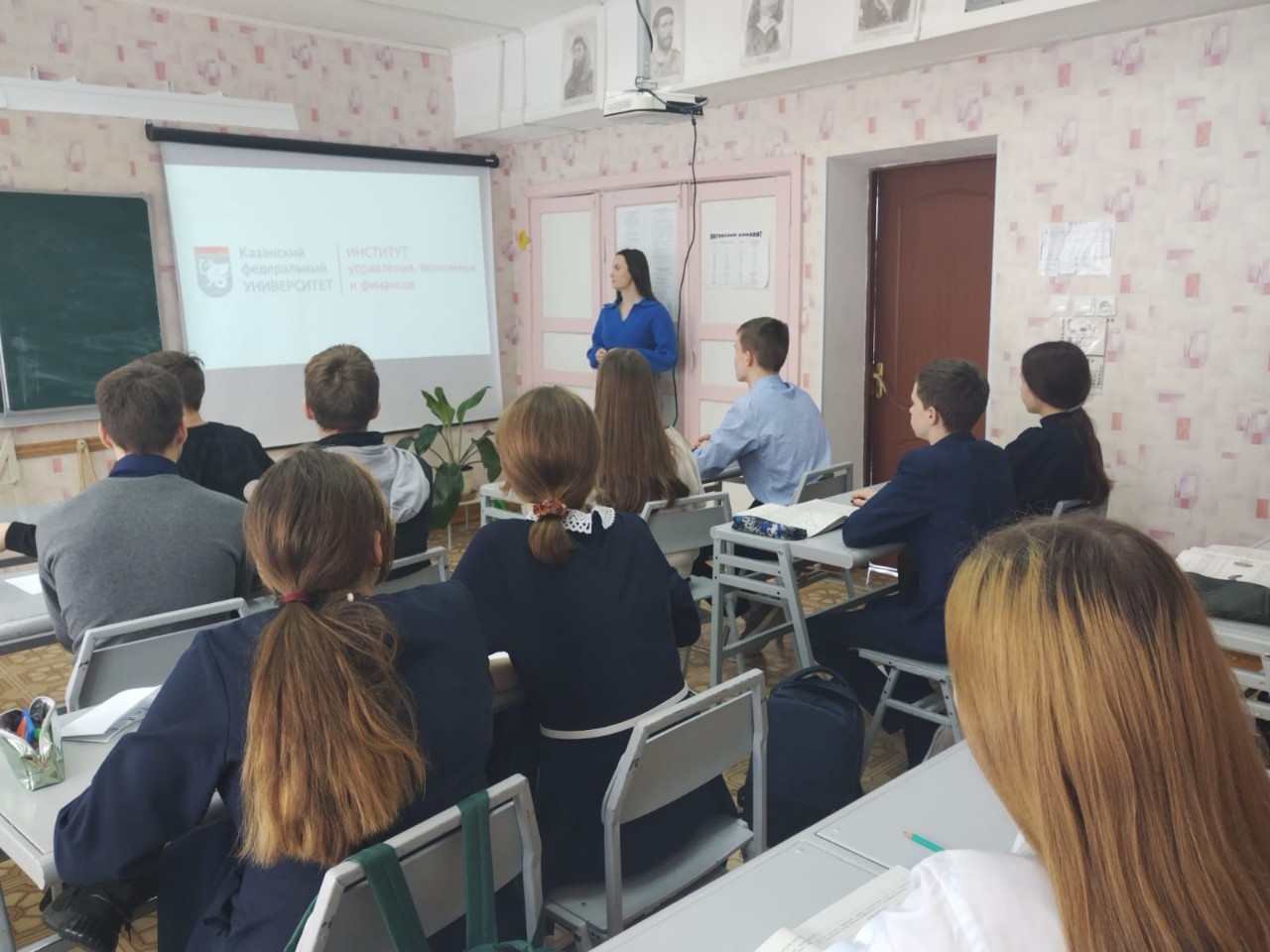 Студенты проводят профориентационную работу Студенты проводят профориентационную работу