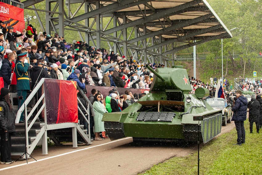 Елабужский институт КФУ участвовал в общегородском празднике ко Дню Победы Елабужский институт КФУ участвовал в общегородском празднике ко Дню Победы