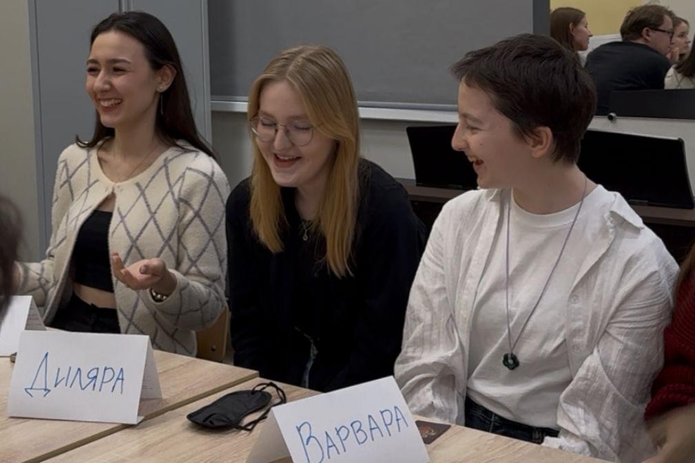 Студенты Елабужского института КФУ сыграли в психологический квиз 'Мафия' Студенты Елабужского института КФУ сыграли в психологический квиз 'Мафия'