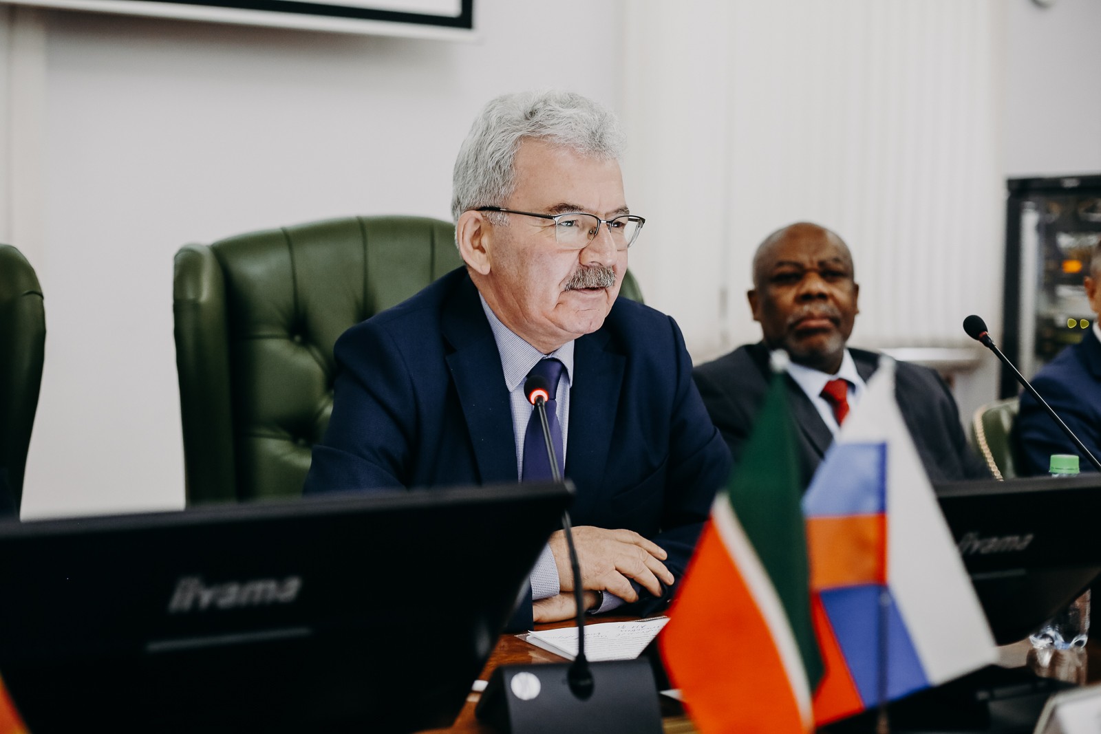 В КФУ начал работу форум 'Россия ? Африка: политика, экономика, история и культура' В КФУ начал работу форум 'Россия ? Африка: политика, экономика, история и культура'