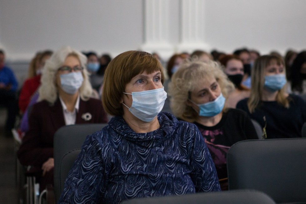 В Елабужском институте начала работу Международная научно-практическая конференция 'Литературная педагогика и ее роль в развитии эмоциональной грамотности' В Елабужском институте начала работу Международная научно-практическая конференция 'Литературная педагогика и ее роль в развитии эмоциональной грамотности'