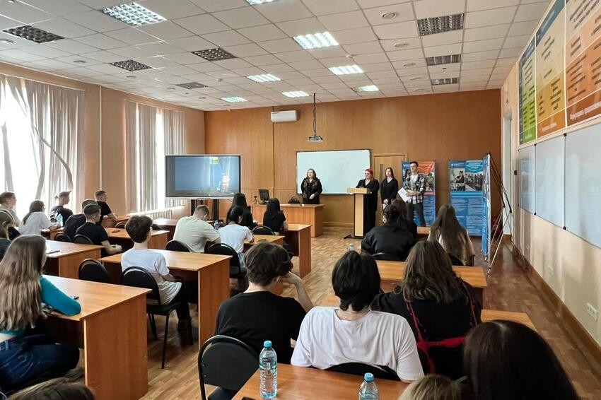 Старшеклассники 'Университетской' школы познакомились с основами криминалистики и права Старшеклассники 'Университетской' школы познакомились с основами криминалистики и права