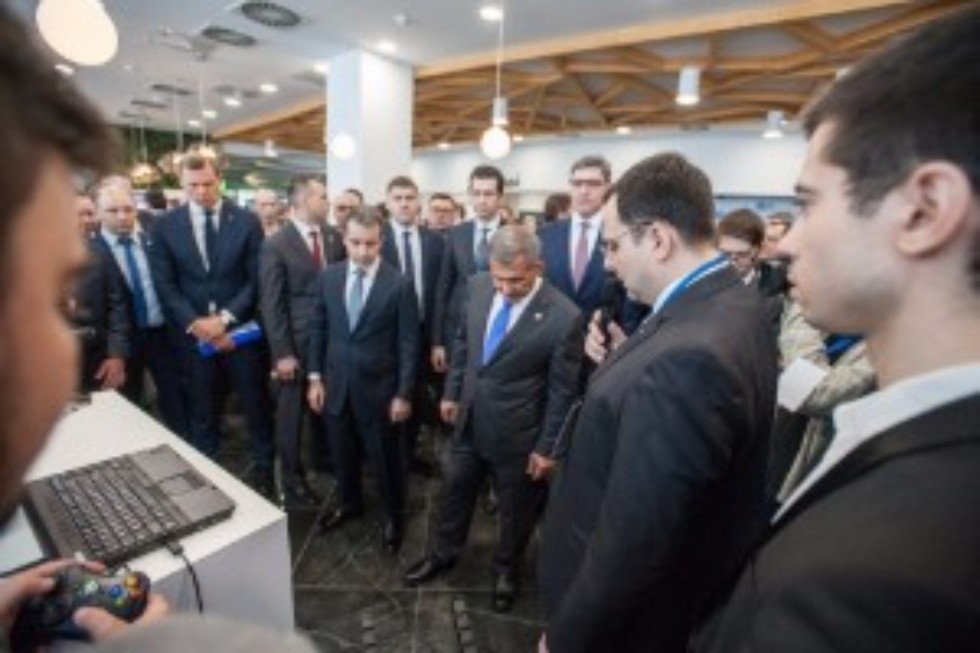 Professor Evgeni Magid and Research Associate Roman Lavrenov presented to President of Tatarstan Republic Rustam Minnikhanov a project on development a path search algorithm in search and rescue scenarios for a heterogeneous group of robots