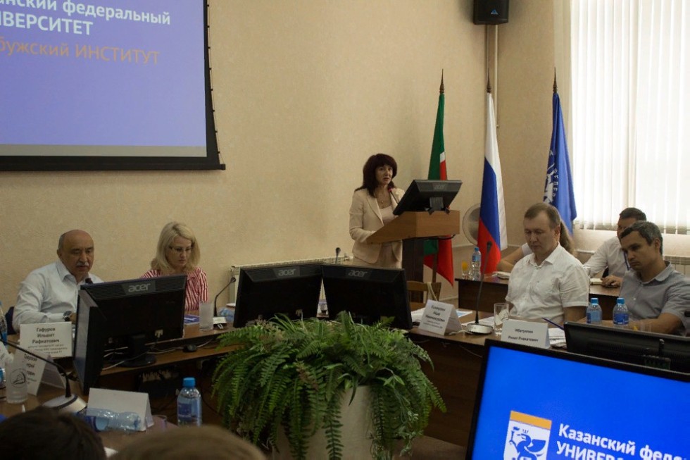 В Елабужском институте КФУ состоялось обсуждение дорожной карты вуза В Елабужском институте КФУ состоялось обсуждение дорожной карты вуза