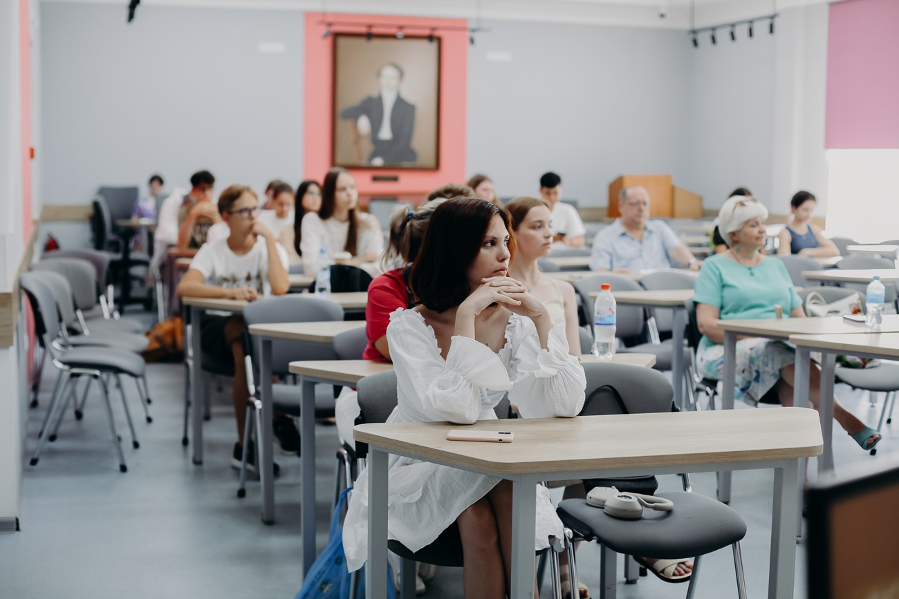 Состоялась встреча абитуриентов сто балльников с руководством Института международных отношений Состоялась встреча абитуриентов сто балльников с руководством Института международных отношений