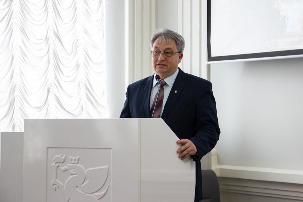 Ректор КФУ представил коллективу Елабужского института нового директора Ректор КФУ представил коллективу Елабужского института нового директора