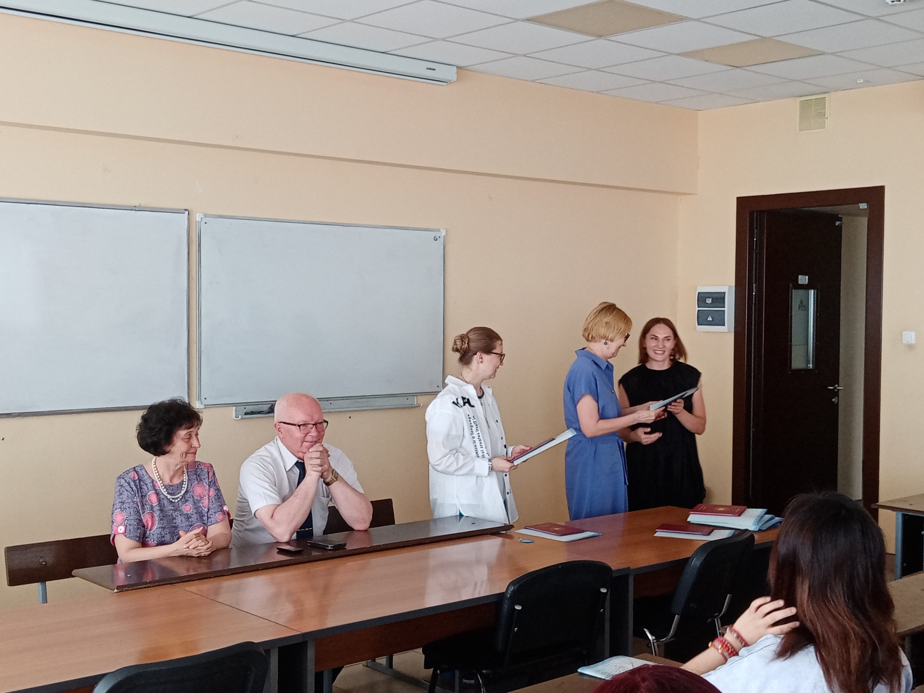 Торжественное вручение дипломов! Торжественное вручение дипломов!