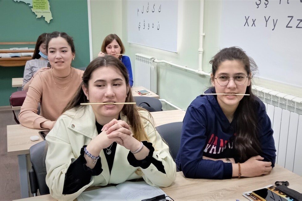 Очередное занятие в в КдИС 'О русском на русском интересно' Очередное занятие в в КдИС 'О русском на русском интересно'