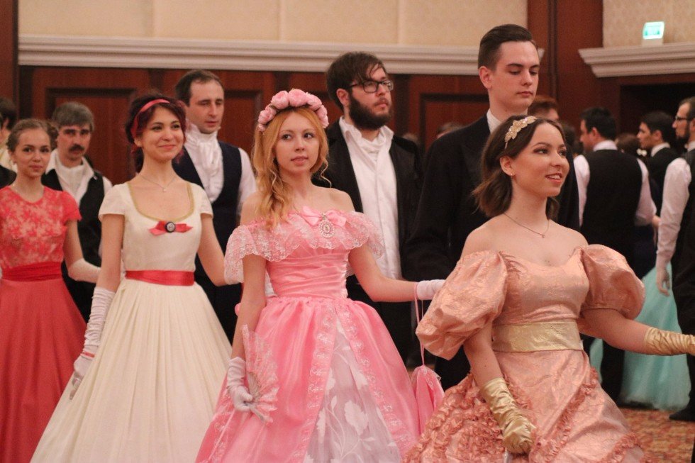 Sumptuous Spring Ball Revives Nineteenth Century Atmosphere