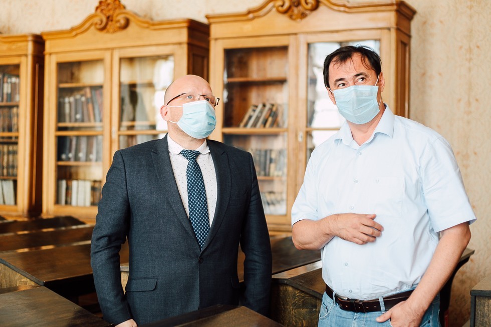 ����������