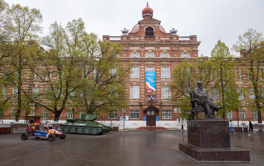 Митинг, премьера, Бессмертный полк: День Победы отметили в Елабужском институте КФУ Митинг, премьера, Бессмертный полк: День Победы отметили в Елабужском институте КФУ