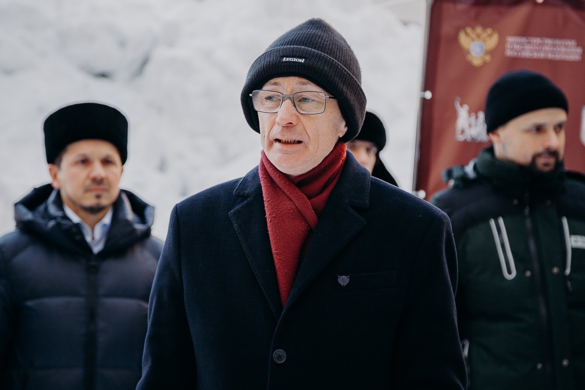 КФУ передал подарки для бойцов участникам гуманитарного автопробега 'Владивосток ? Луганск' КФУ передал подарки для бойцов участникам гуманитарного автопробега 'Владивосток ? Луганск'