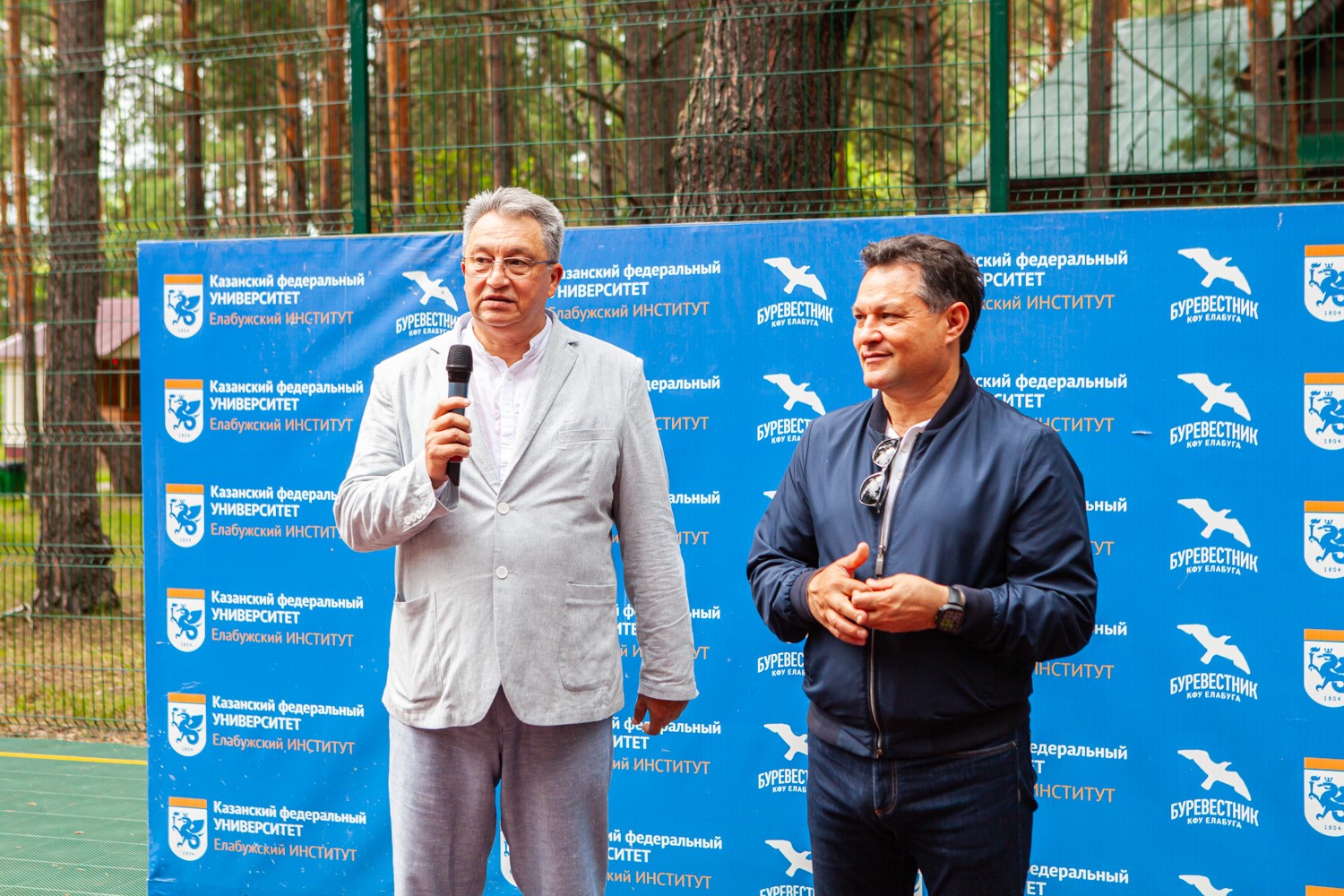 Глава ЕМР встретился со школьниками из ЛНР Глава ЕМР встретился со школьниками из ЛНР