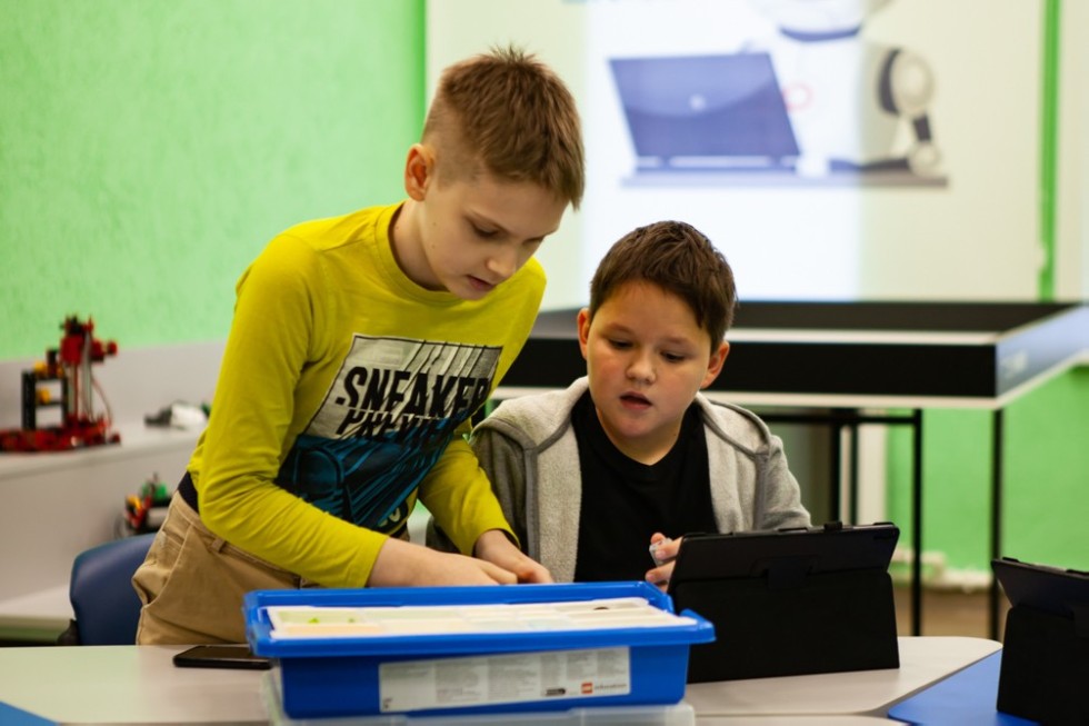 ����������