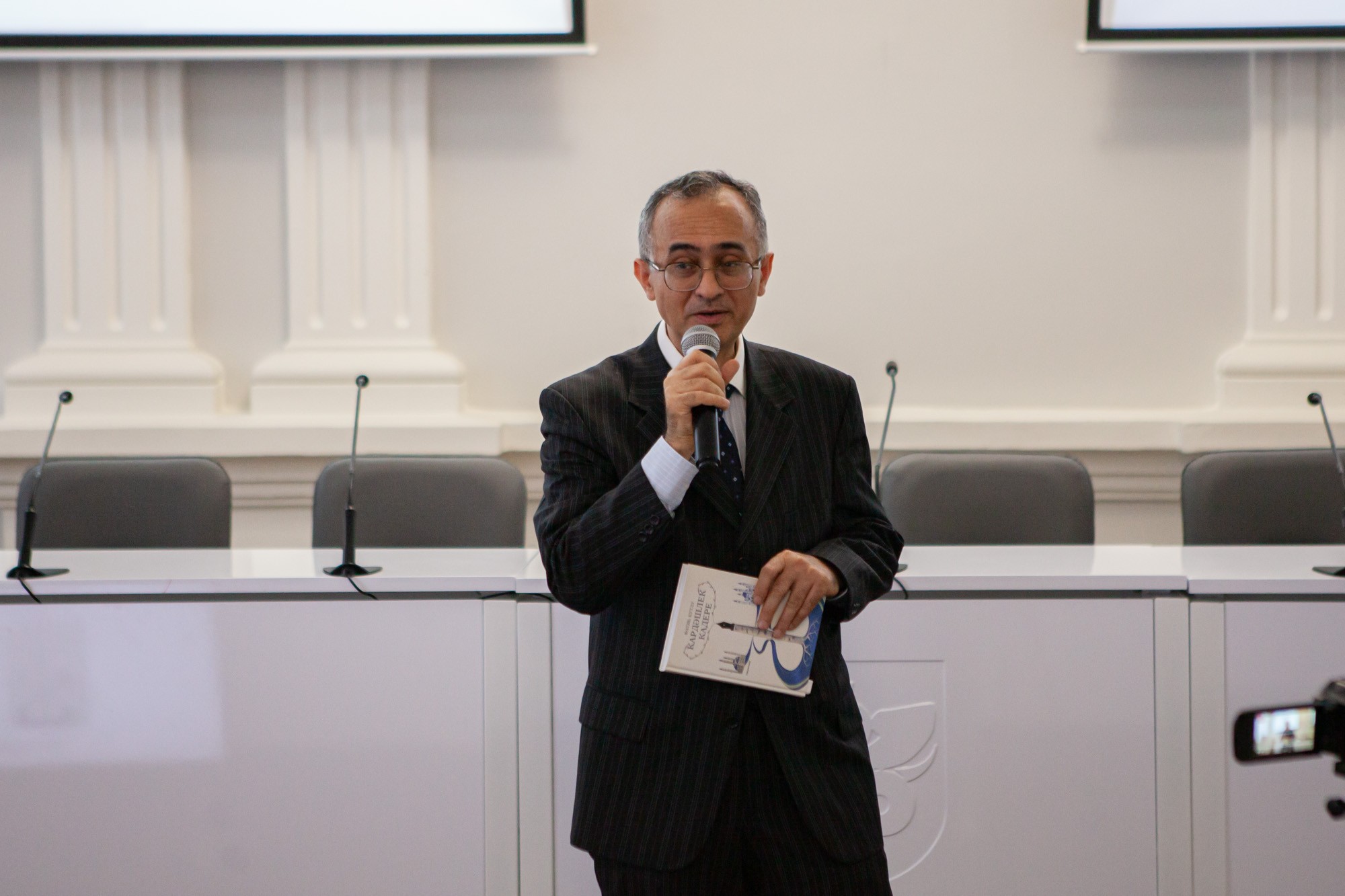 В Елабужском институте КФУ презентовали книгу Фатиха Кутлу В Елабужском институте КФУ презентовали книгу Фатиха Кутлу