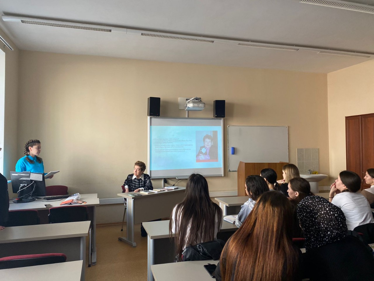 Институтыбызда прозаиклар белән очрашу үткәрелде Институтыбызда прозаиклар белән очрашу үткәрелде