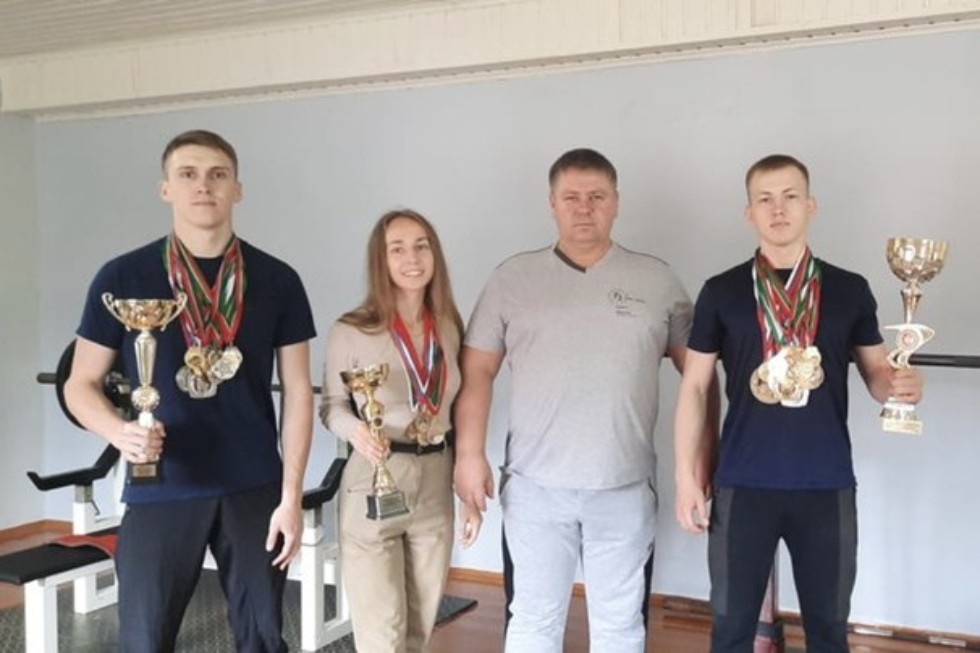 Студенты Елабужского института получили стипендию Главы Елабужского муниципального района Студенты Елабужского института получили стипендию Главы Елабужского муниципального района