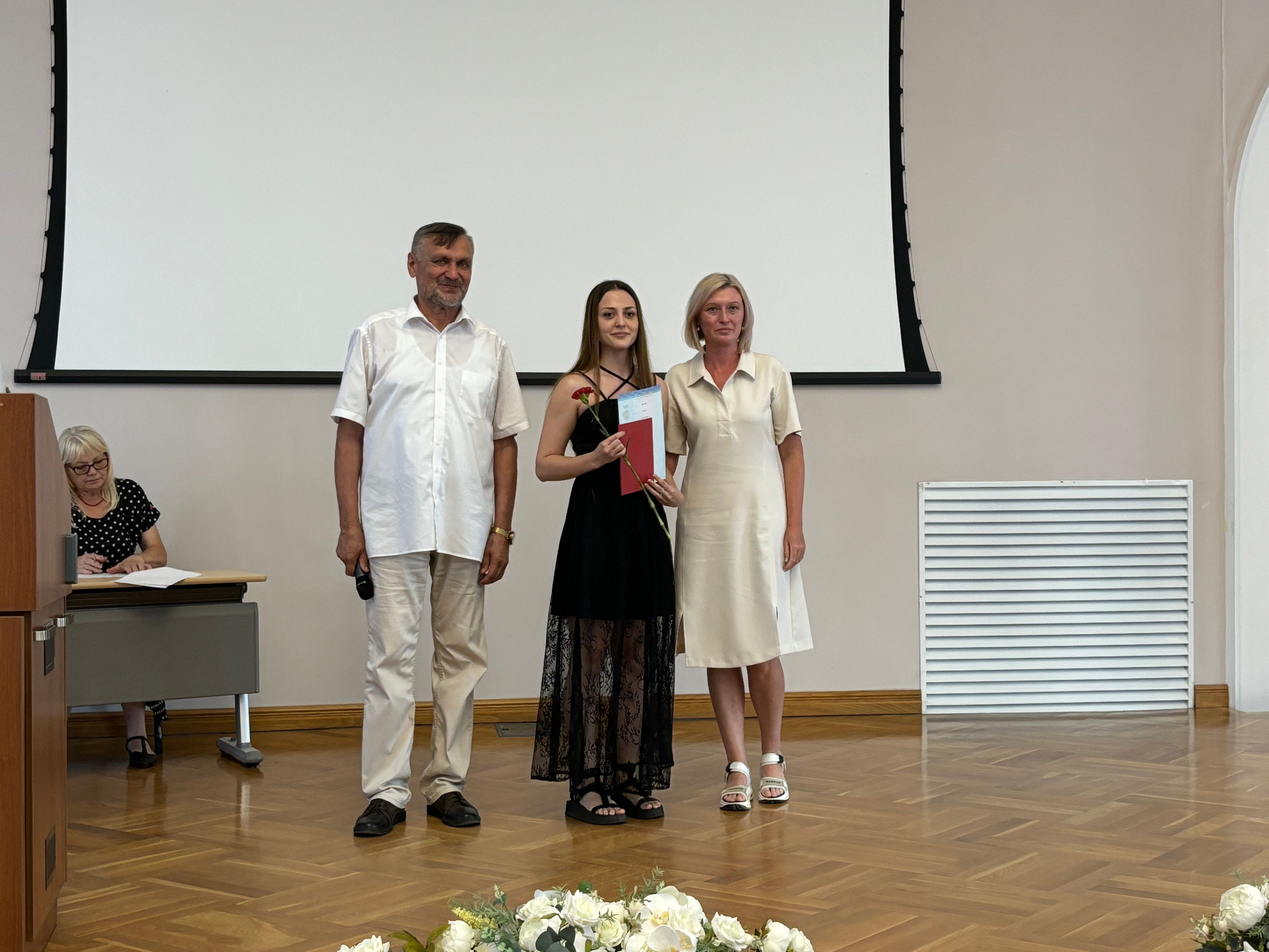 Состоялось вручение дипломов выпускникам магистратуры по программе Состоялось вручение дипломов выпускникам магистратуры по программе