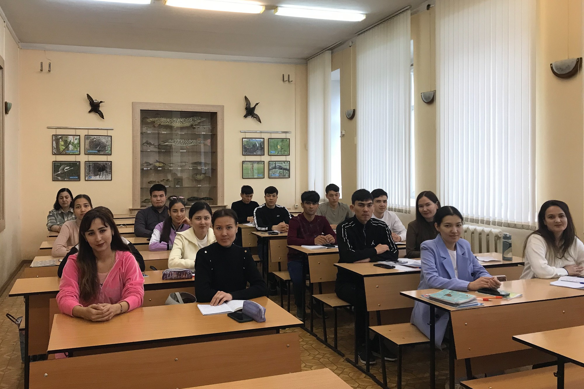 Прошли кураторские часы на отделении математики и естественных наук Прошли кураторские часы на отделении математики и естественных наук