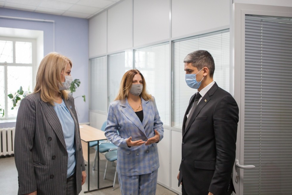 В Елабужский институт КФУ прибыл Генеральный консул Туркменистана в Казани В Елабужский институт КФУ прибыл Генеральный консул Туркменистана в Казани