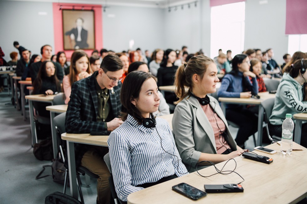 Открытая лекция профессора Робина Лейна Фокса из Оксфорда была прочитана студентам Института международных отношений КФУ Открытая лекция профессора Робина Лейна Фокса из Оксфорда была прочитана студентам Института международных отношений КФУ