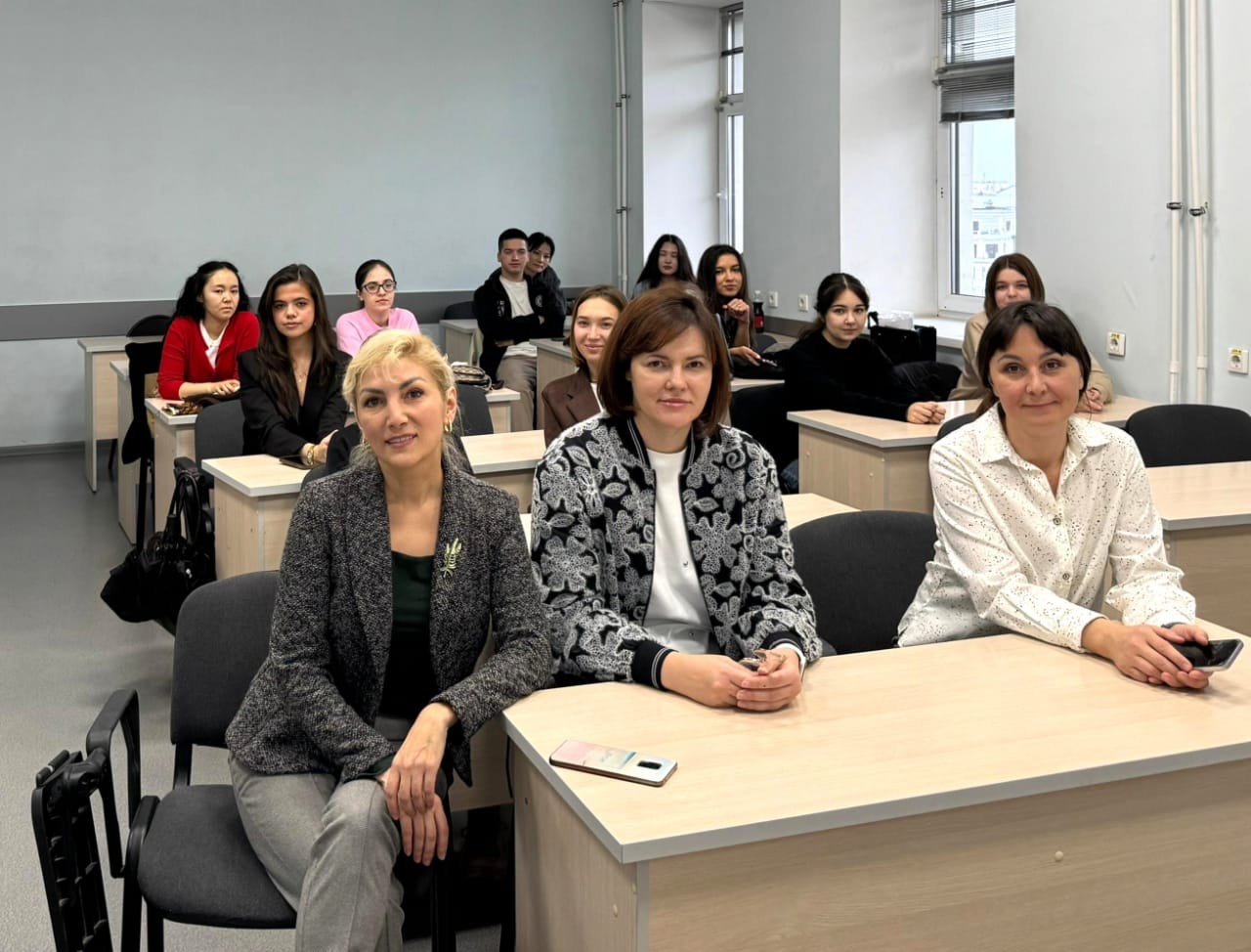 Практико-ориентированная встреча студенов с приглашённым спикером ? Аймановой Гузель Гумеровной, кредитным инспектором ПАО Сбербанк. Практико-ориентированная встреча студенов с приглашённым спикером ? Аймановой Гузель Гумеровной, кредитным инспектором ПАО Сбербанк.