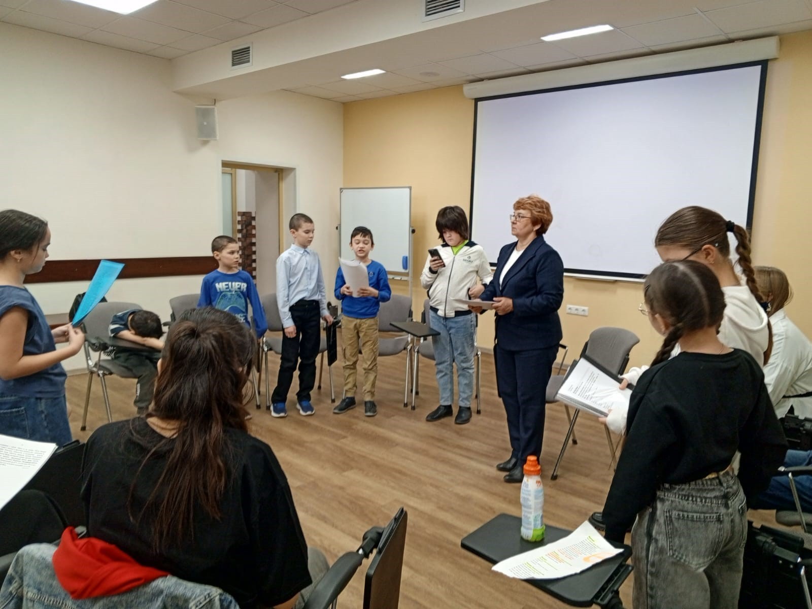 Репетиция спектакля о Великой Отечественной войне детского театра КФУ 'Радуга' Репетиция спектакля о Великой Отечественной войне детского театра КФУ 'Радуга'