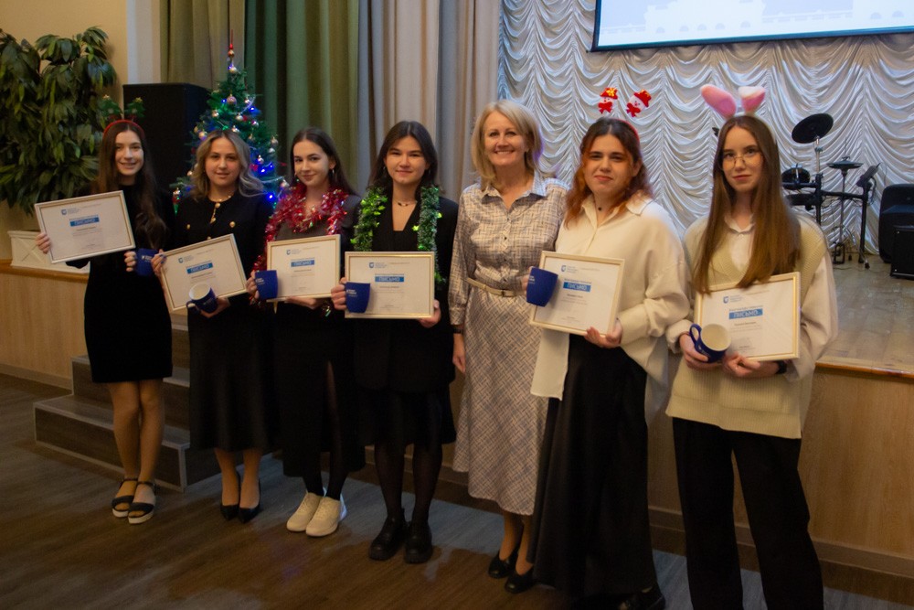 В Елабужском институте чествовали студентов-активистов В Елабужском институте чествовали студентов-активистов