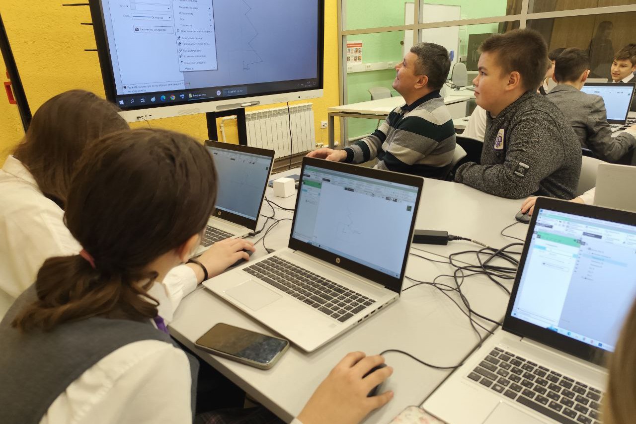 СНК '3D-моделирование' провёл увлекательный урок для шестиклассников лицея №10 СНК '3D-моделирование' провёл увлекательный урок для шестиклассников лицея №10