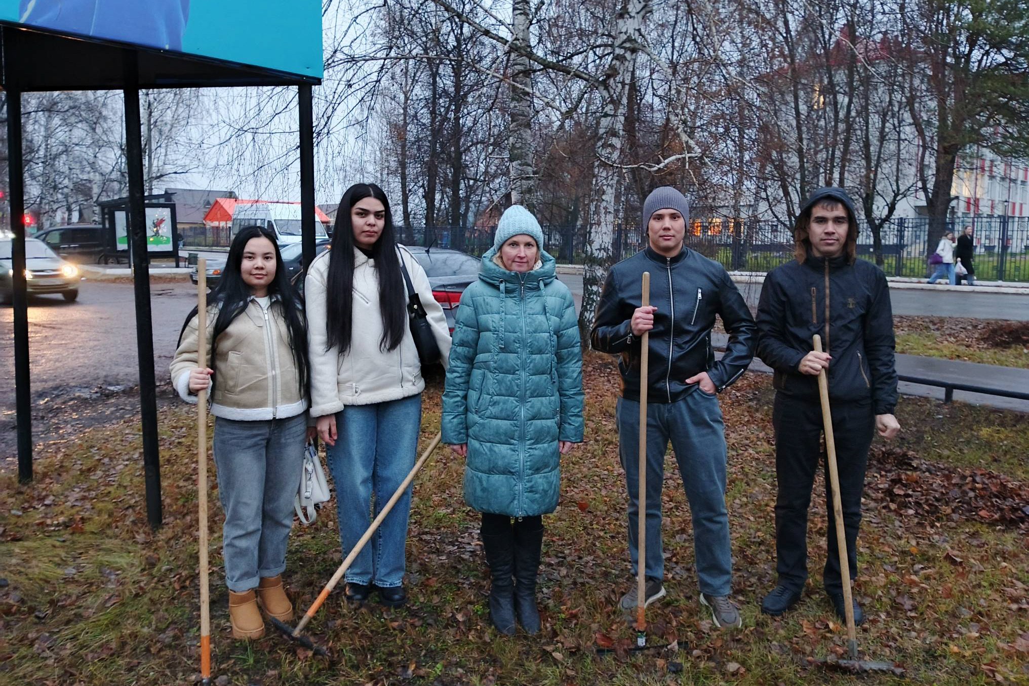 Субботник провели преподаватели и студенты Субботник провели преподаватели и студенты