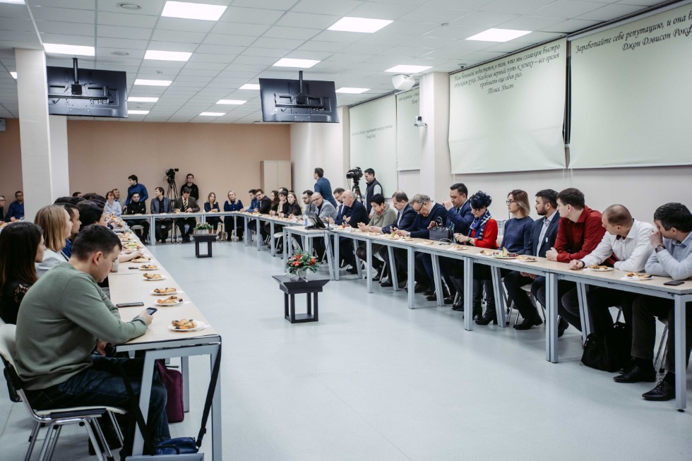 Rector Ilshat Gafurov and young scientists discussed results of 2019 and plans for the future